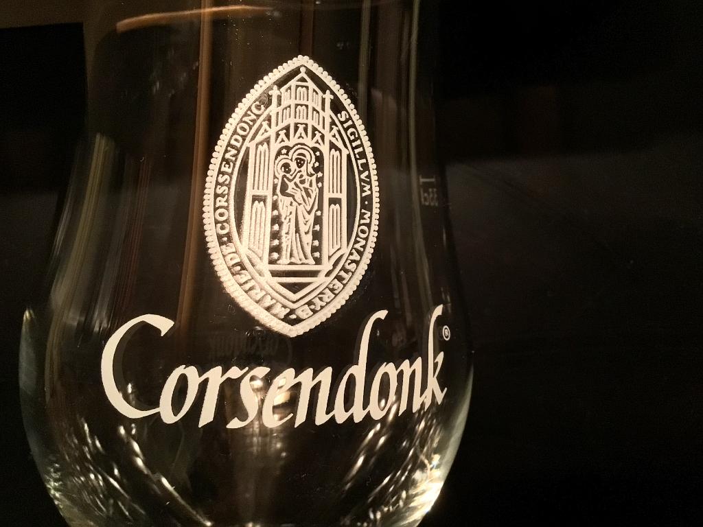 2 verschillende Corsendonk bierglazen, Verzamelen, Biermerken, Ophalen of Verzenden