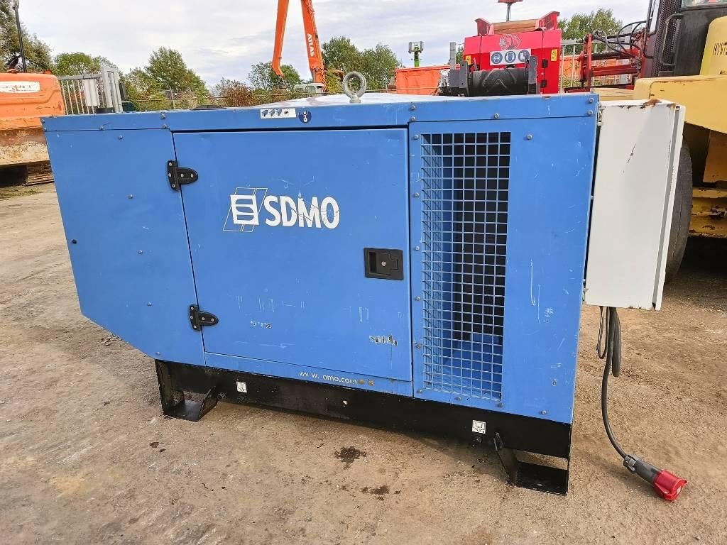 SDMO J 44 K 44kva 64 A 35 kw generator aggregaat silent