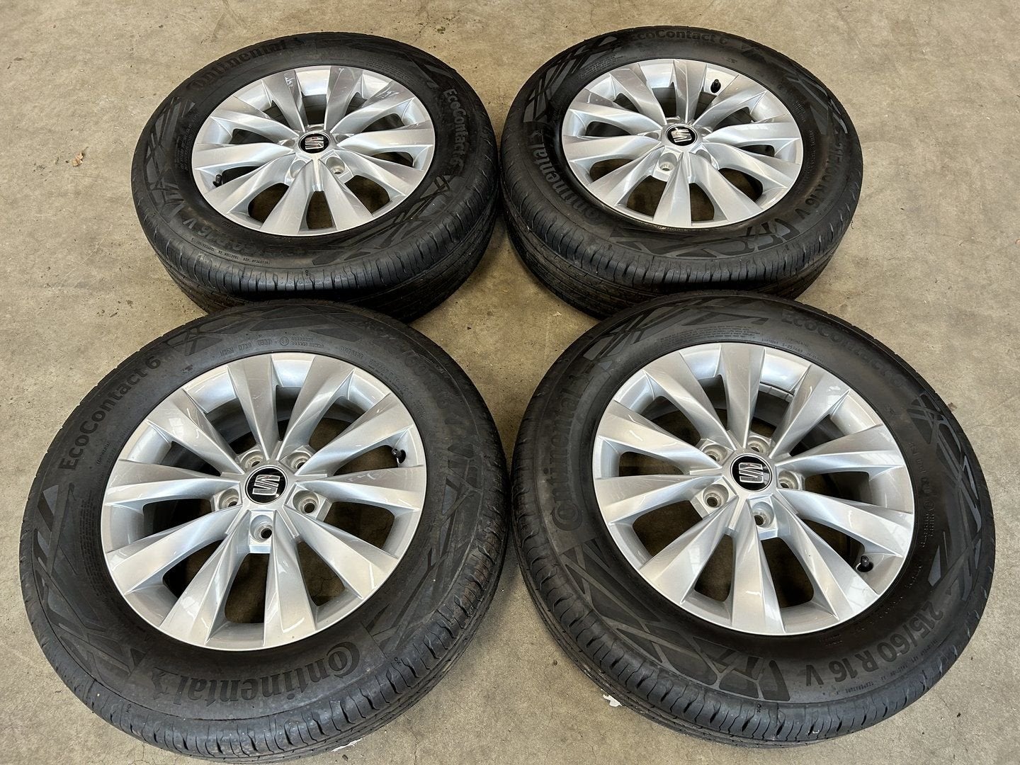 16 inch originele velgen + zomerbanden Karoq | Ateca | T-roc, Autos : Pièces & Accessoires, Pneus et Jantes, 215 mm, 16 pouces