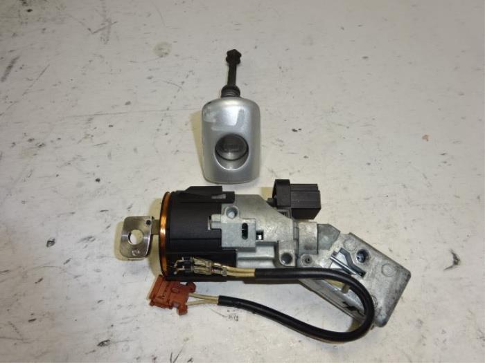 Serrure de contact + clé d'un Peugeot 407, Autos : Pièces & Accessoires, -, 3 mois de garantie, Utilisé, -