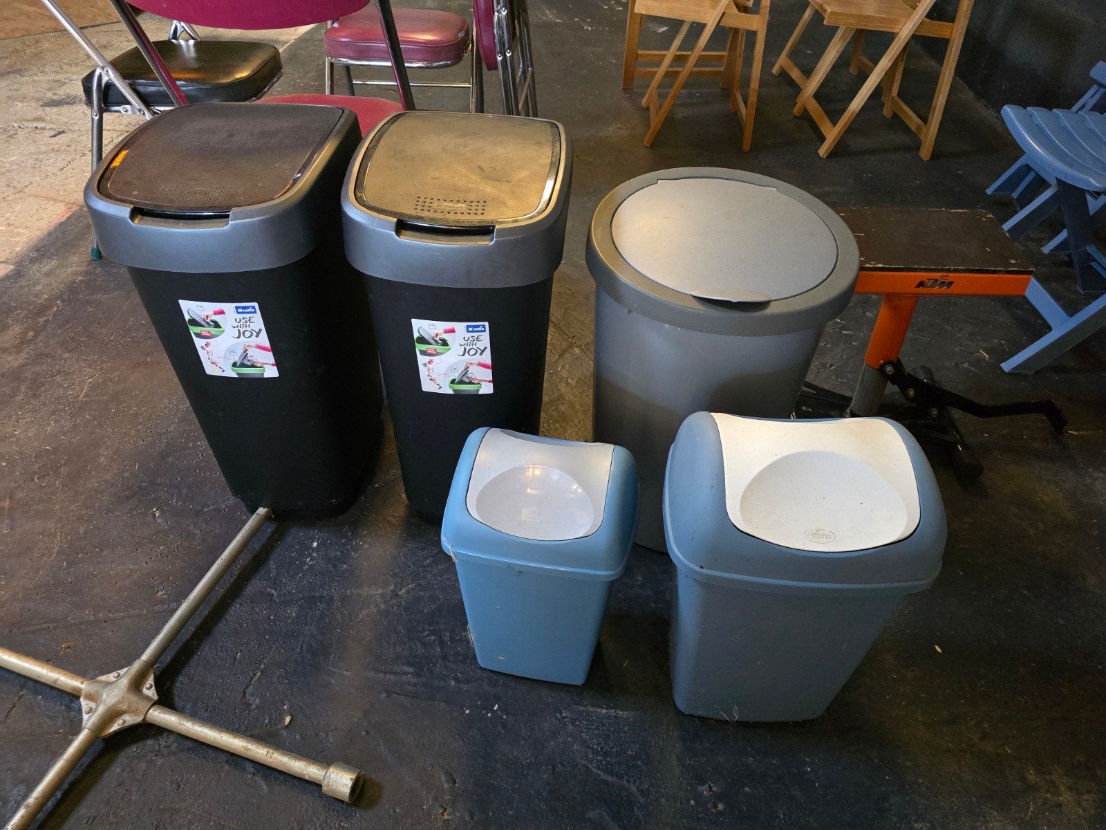 set van 5 vuilnisbakken in perfecte staat
