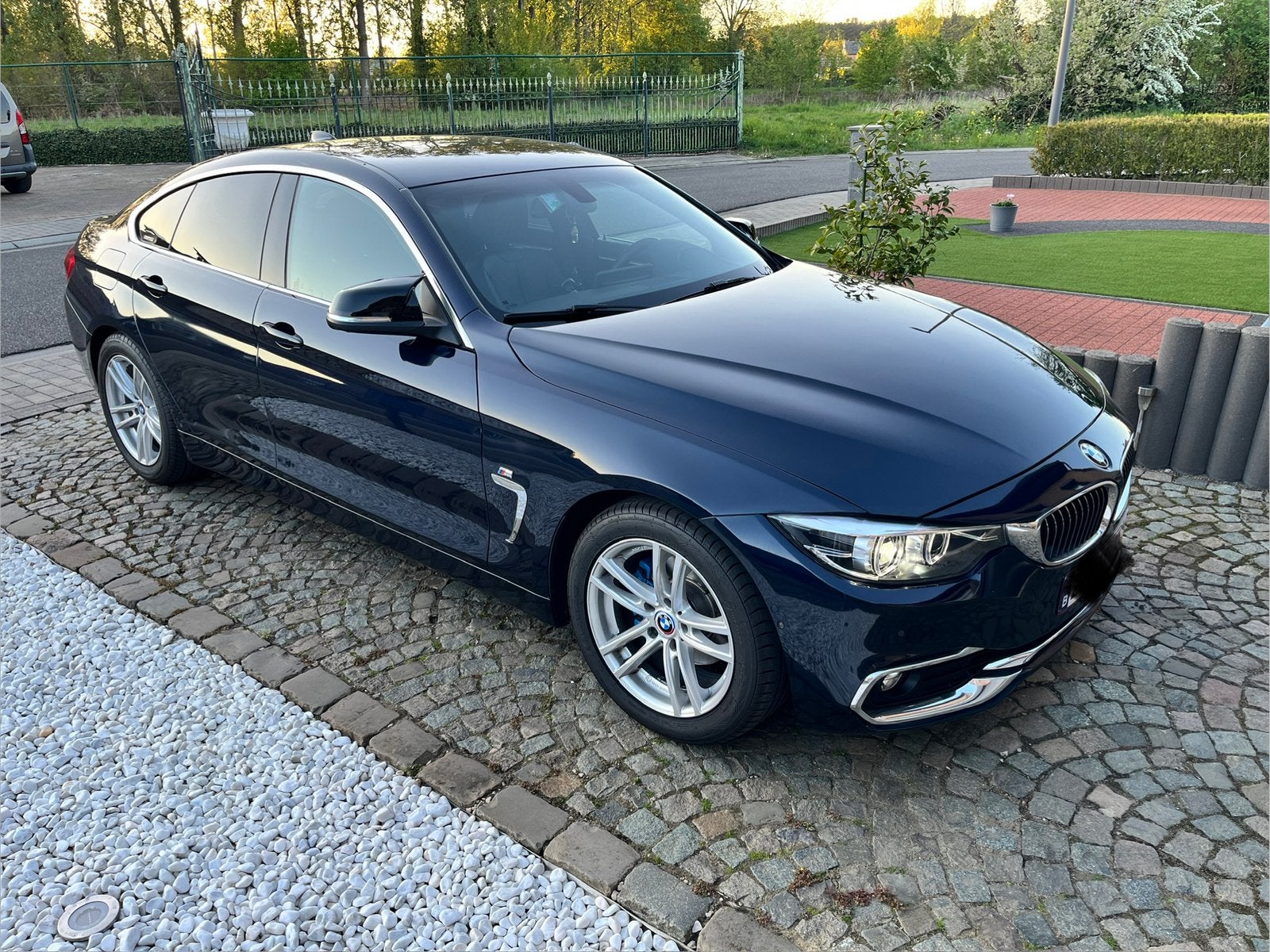 BMW 418i Facelift automatique 2017 • Ligne de luxe • Cuir •, Autos, Achat, Phares entièrement LED, Euro 6, Noir