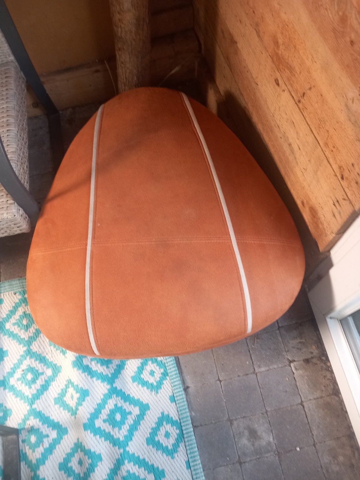 Poef hele propere bieden, Ophalen