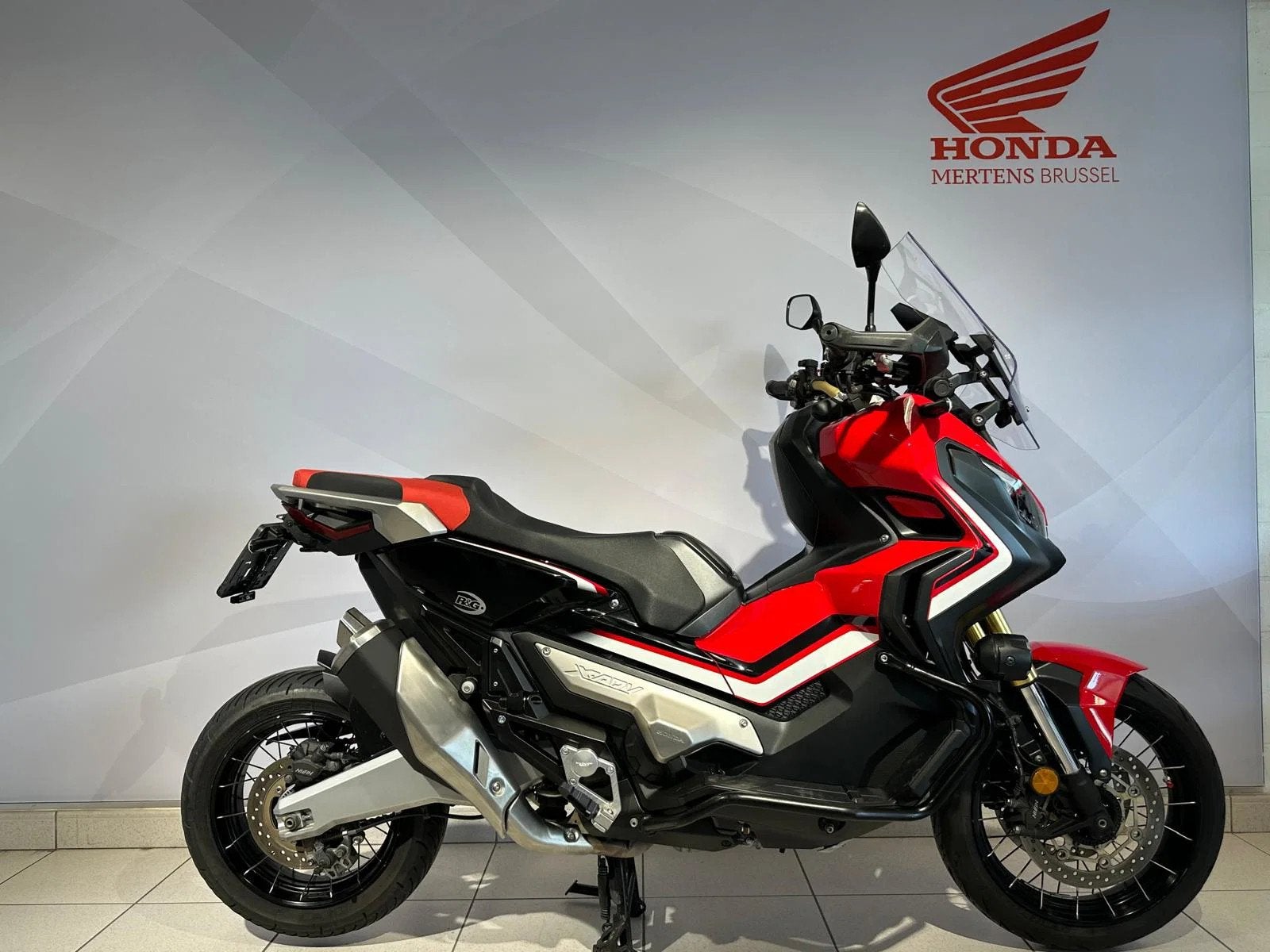 Honda X-ADV 750 (bj 2018), Motoren, Motoren | Honda, 750 cc, Scooter, Bedrijf, Meer dan 35 kW