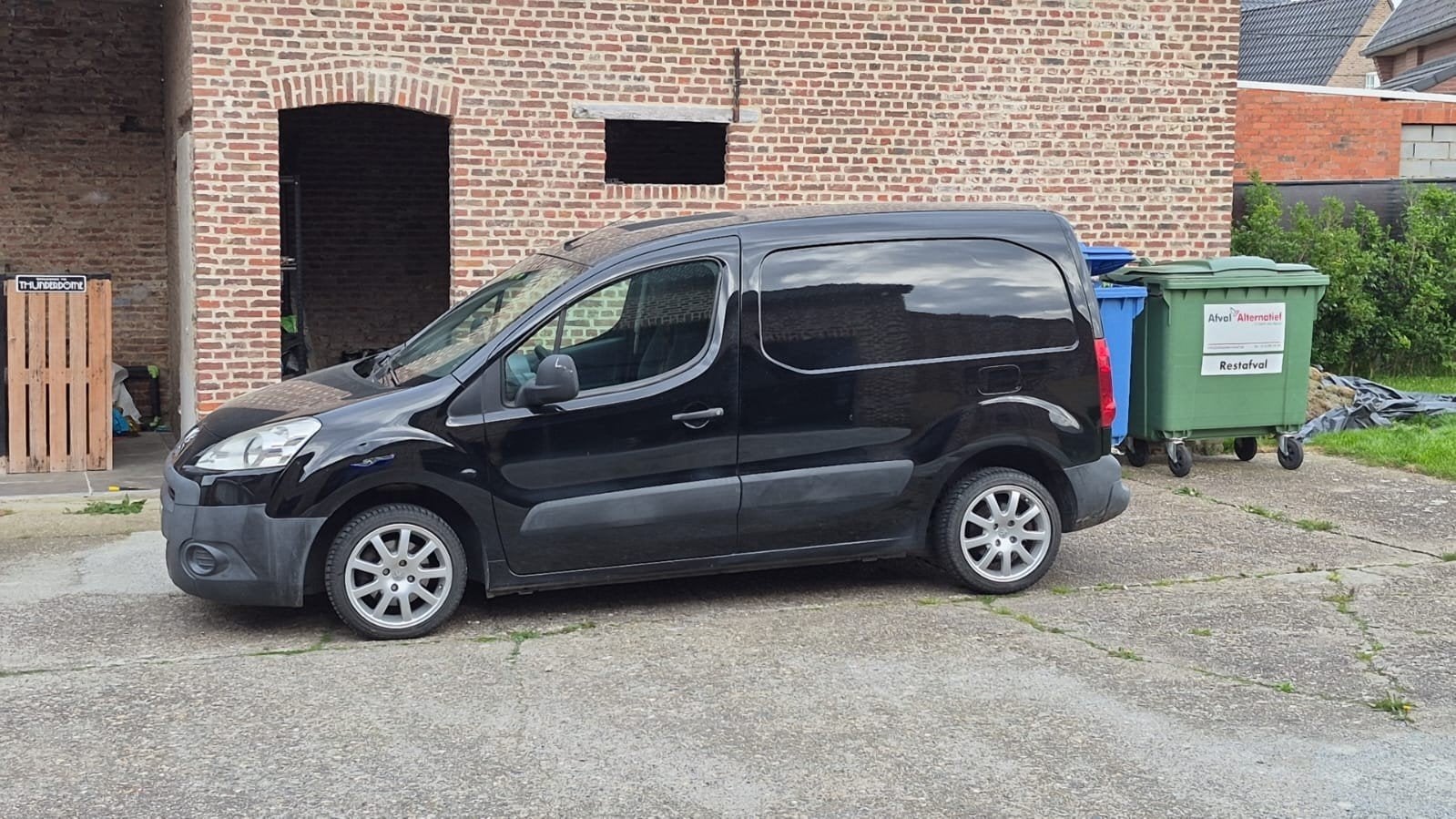 Peugeot partner 1.6 hdi zwart, Zwart, Zwart, Trekhaak, Particulier