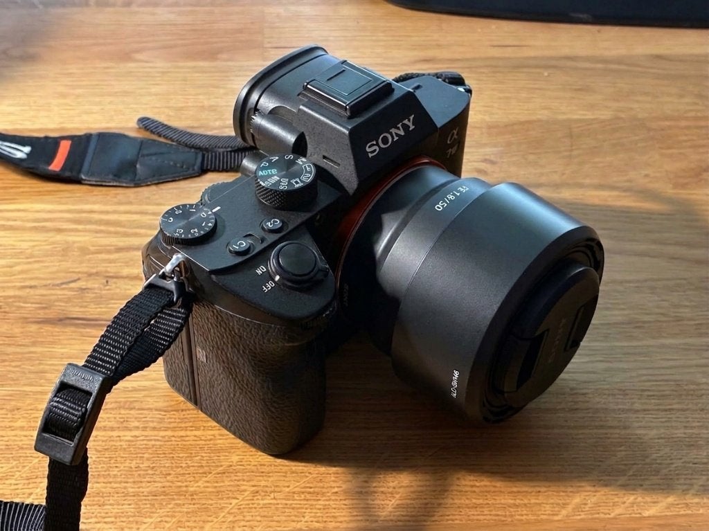 Sony a7III + 50mm 1.8, Sans zoom optique, Stabilisation d'image, Comme neuf, Appareil photo hybride