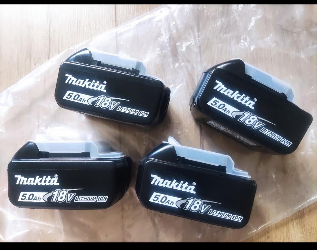 Makita 4 x batterijen 18V 5Ah en oplader. Nieuw en origineel, Doe-het-zelf en Bouw, Ophalen of Verzenden