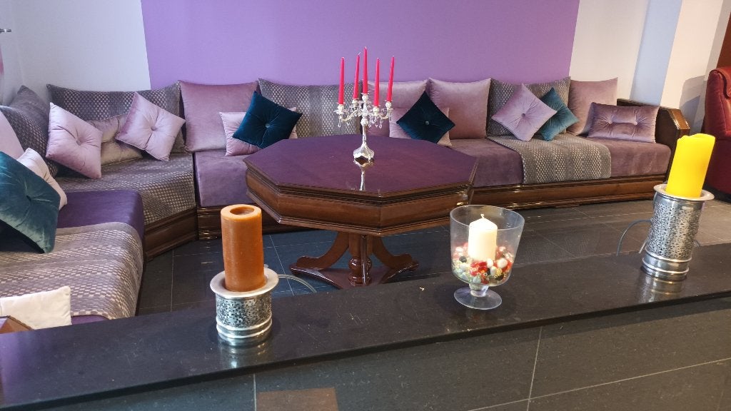 Beau salon marocain, table, voiles et tentures assortis, Maison & Meubles, Canapés | Sofas & Chaises Longues, Comme neuf, Autres dimensions