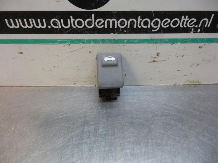 Levier capot d'un Hyundai H300, -, Utilisé, Hyundai, -
