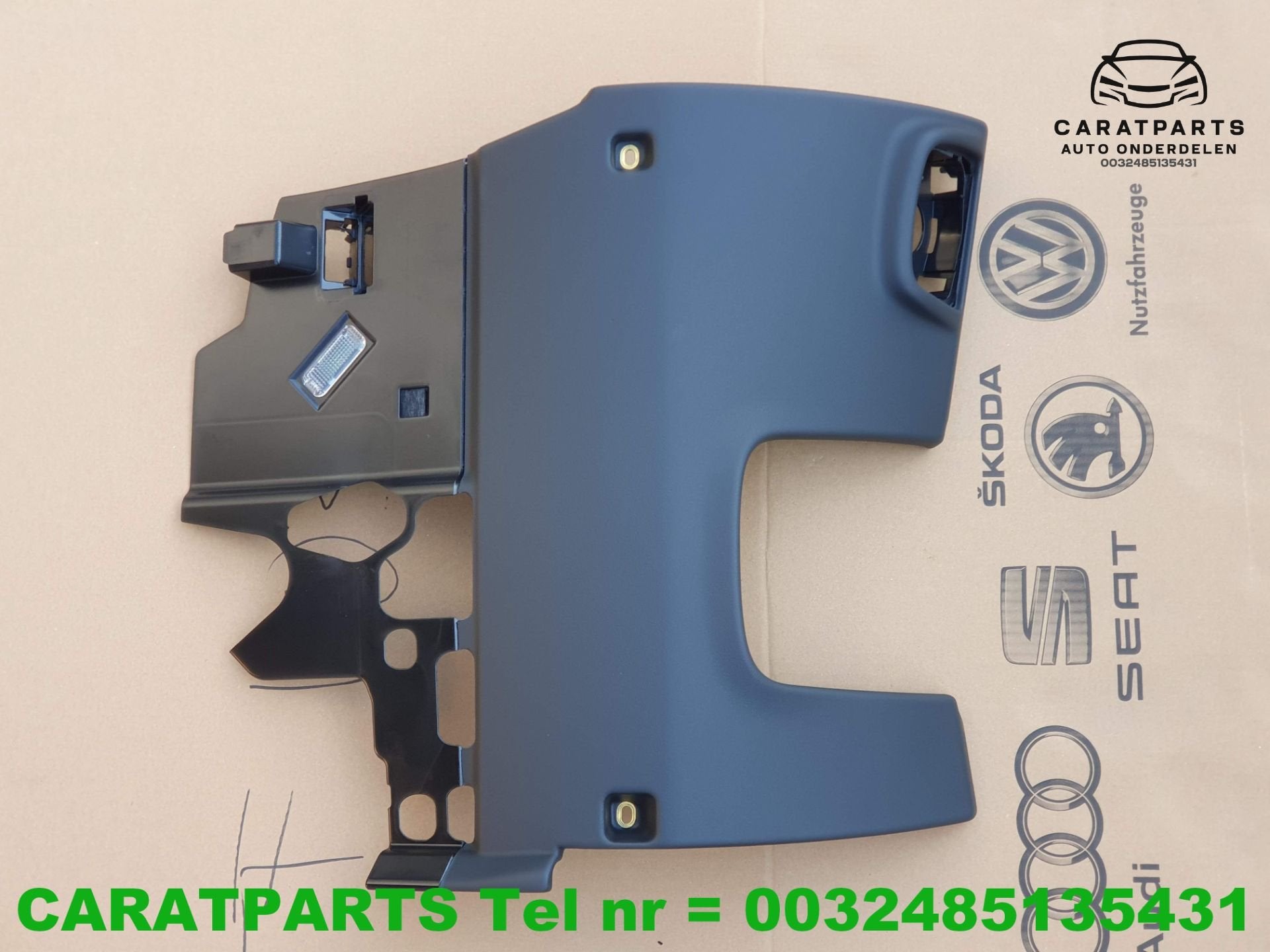 4G1863075C A7 espace de rangement A6 tableau de bord partie, AUDI AG, Auto-Union-Strasse 1
85045  Ingolstadt, DE, Audi, Utilisé