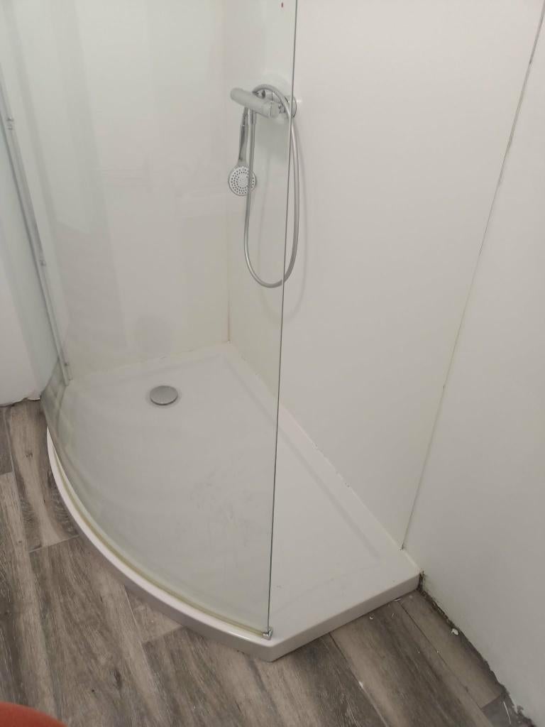Gratis douche, Huis en Inrichting, Badkamer | Complete badkamers, Ophalen, Zo goed als nieuw