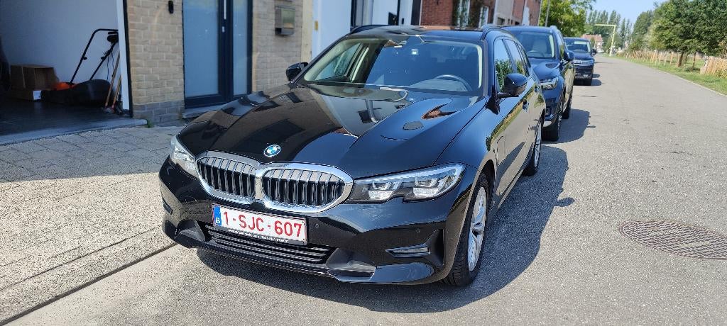 BMW 330e xDrive,Auto,Touring,4X4,Plug-In,292pk,trekhaak, Automaat, Parkeerassistent, Stof, 4 cilinders