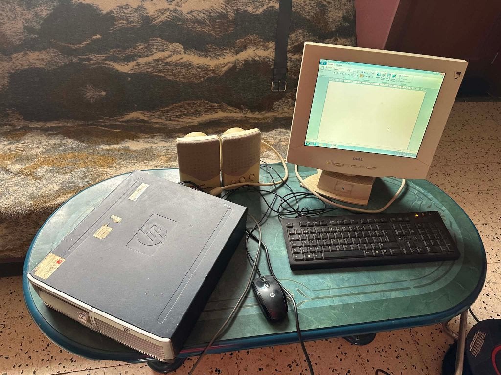 ordinateur complet avec ecrans et tour et clavier et souris, HDD, Enlèvement, Utilisé, Moins de 2 Ghz