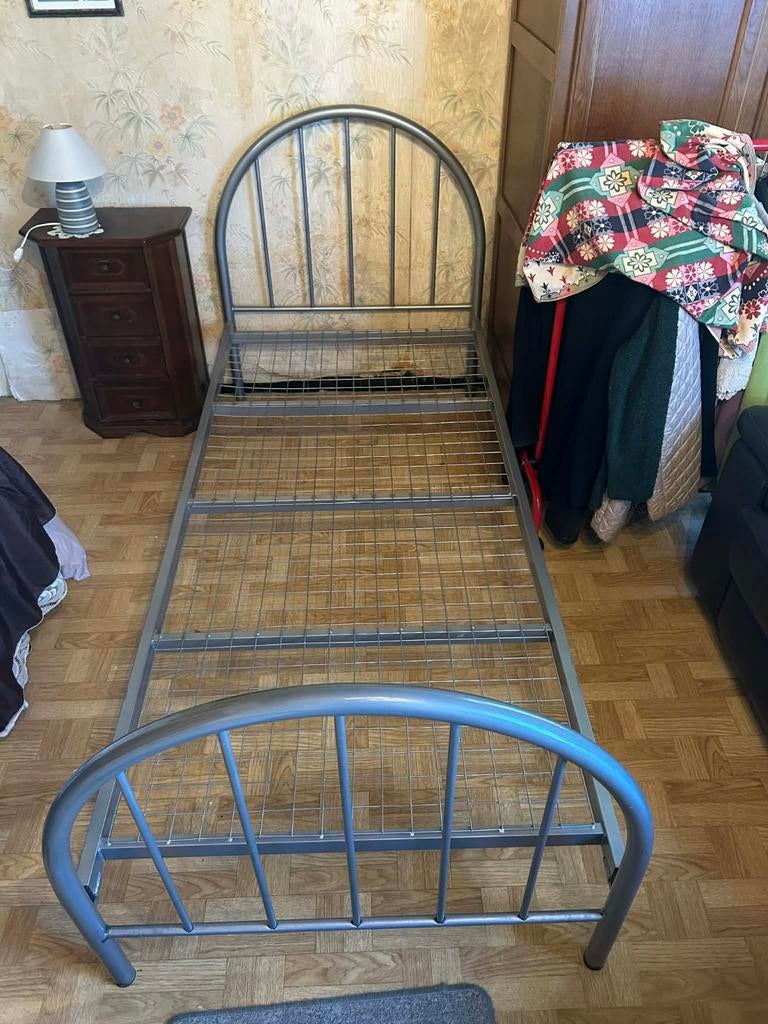 Eenpersoons metalen bedframe – goede staat, Ophalen, Eenpersoons, Grijs, Metaal