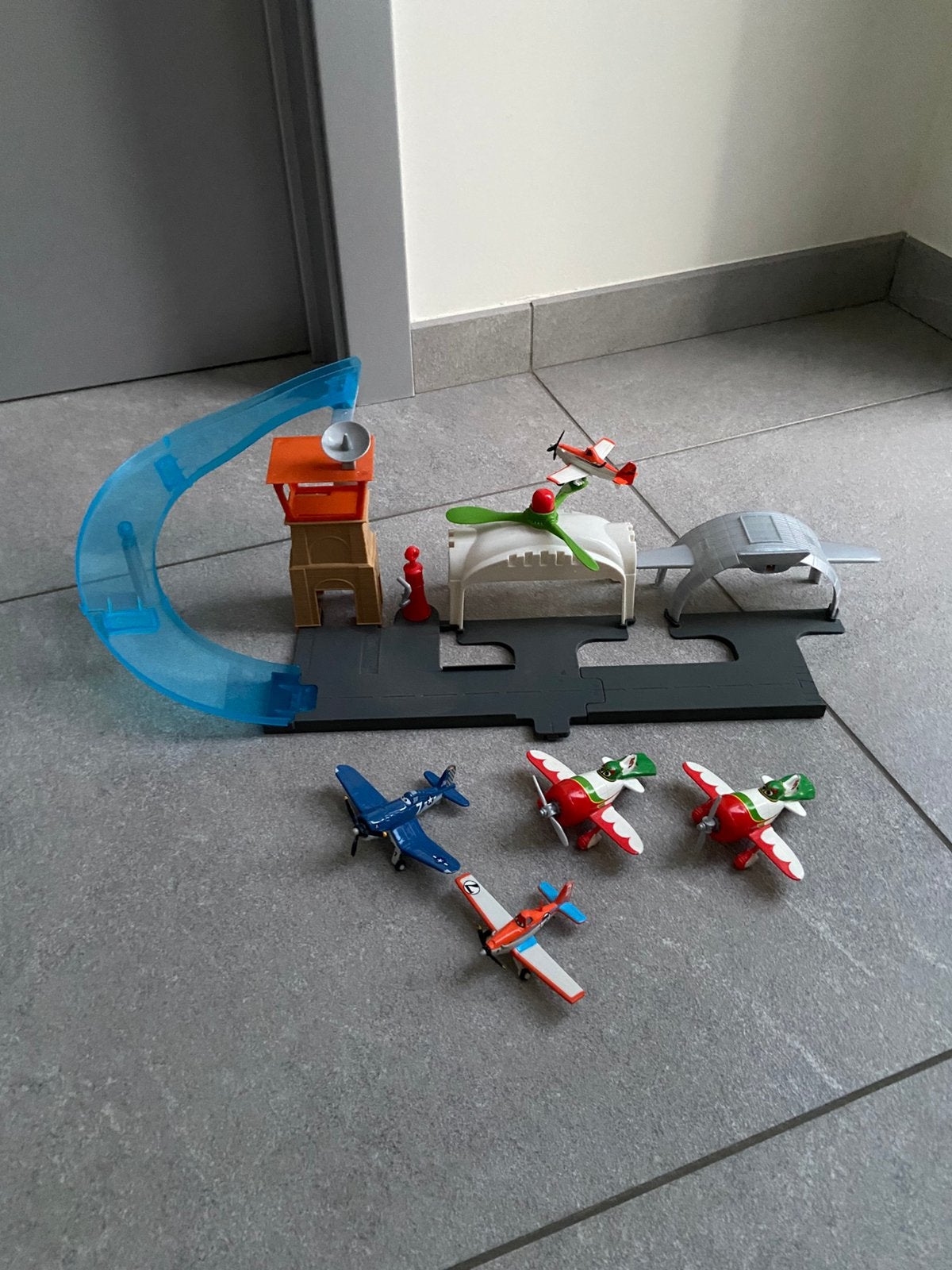Mattel - Disney Planes - luchthaven, Kinderen en Baby's, Speelgoed | Actiefiguren, Ophalen, Gebruikt