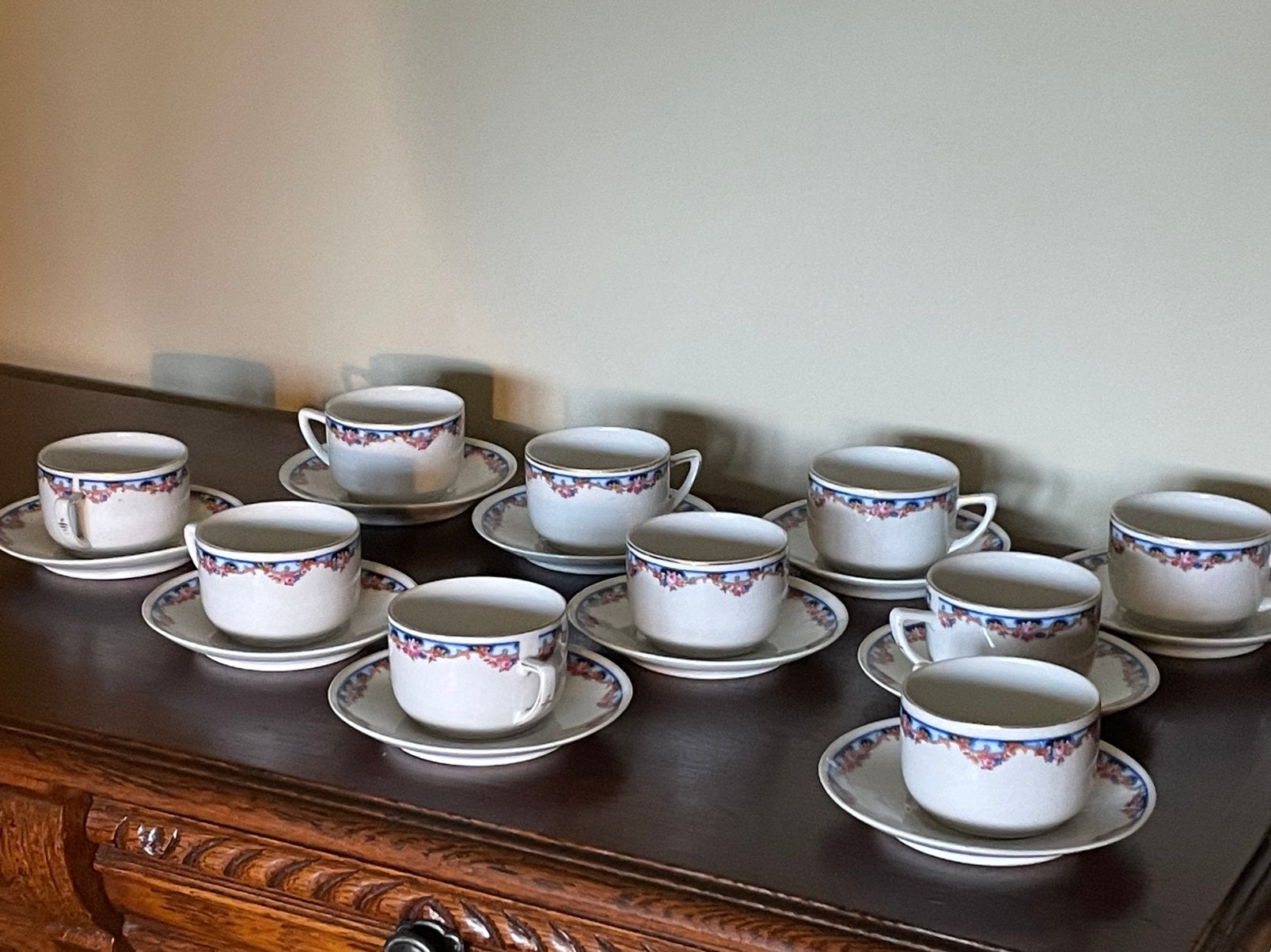 10 tasses avec soucoupes De Fuisseaux Baudour, Antiquités & Art, Enlèvement