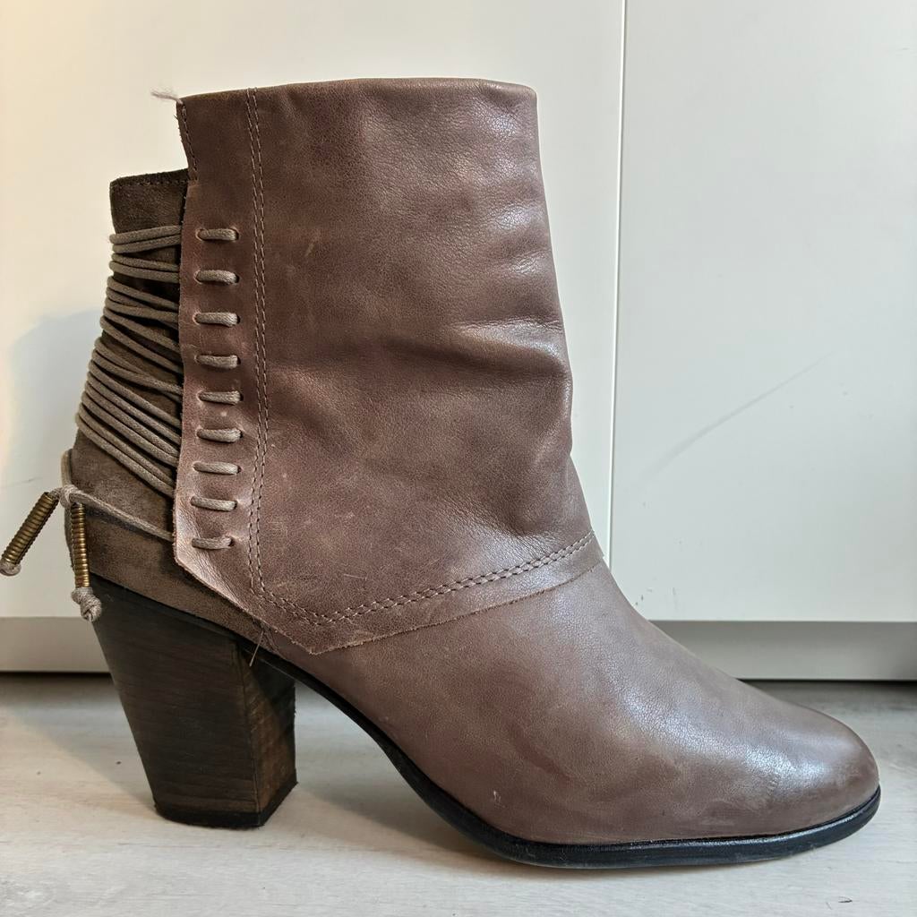 Bottines en cuir suédé Invito taille 42, Gris, Enlèvement ou Envoi, Boots et Botinnes, Porté