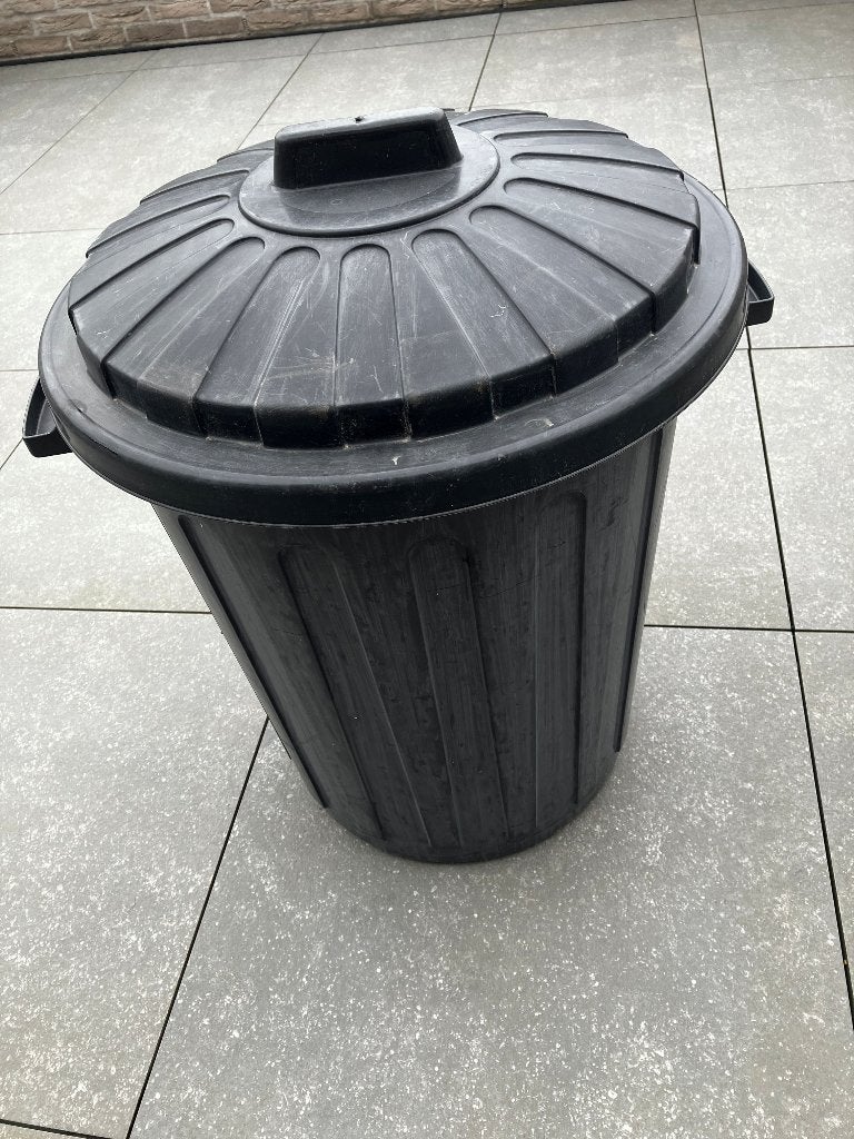 zwarte ton met deksel, Ophalen, Gebruikt