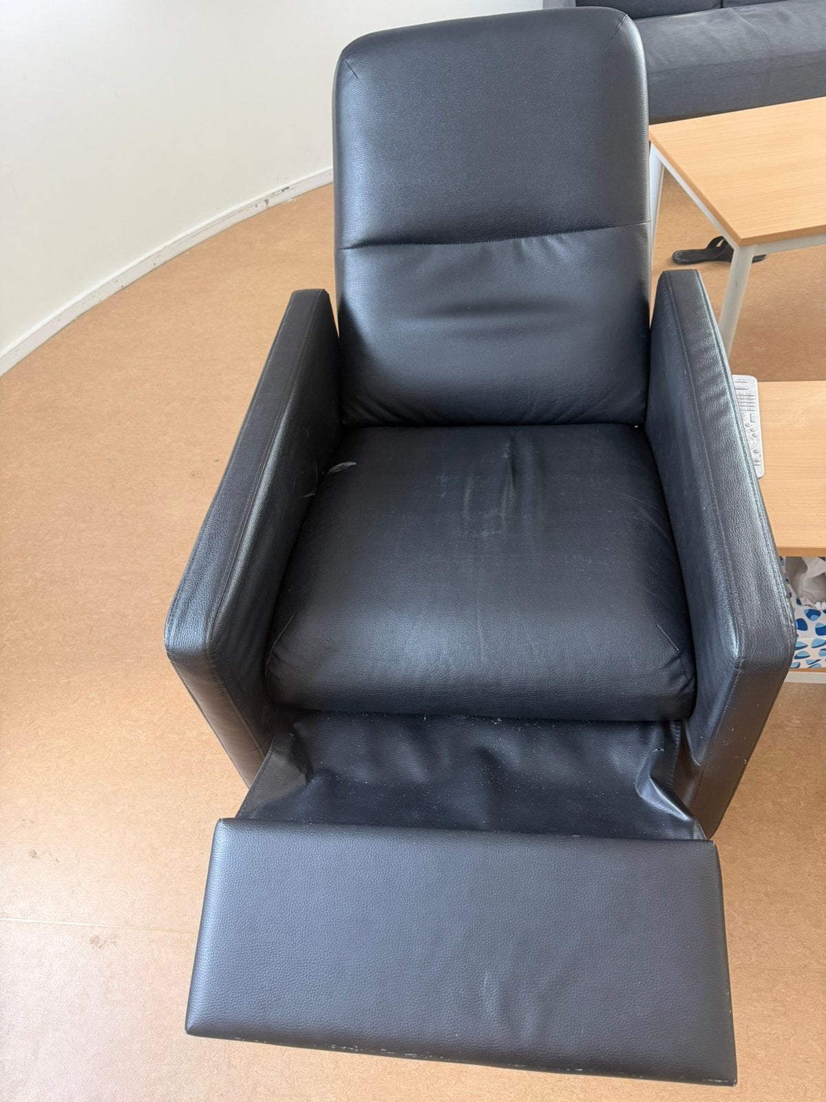 Zwarte relaxfauteuil – €60, Ophalen, Zo goed als nieuw