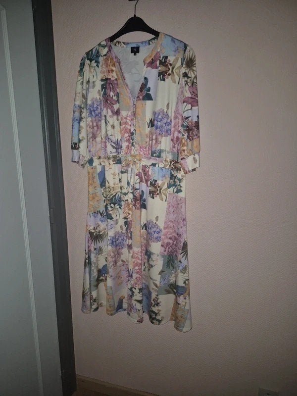 Kleedje K design met bloemen maat XL, K-design, Meerkleurig, Maat 46/48 (XL) of groter, Ophalen of Verzenden