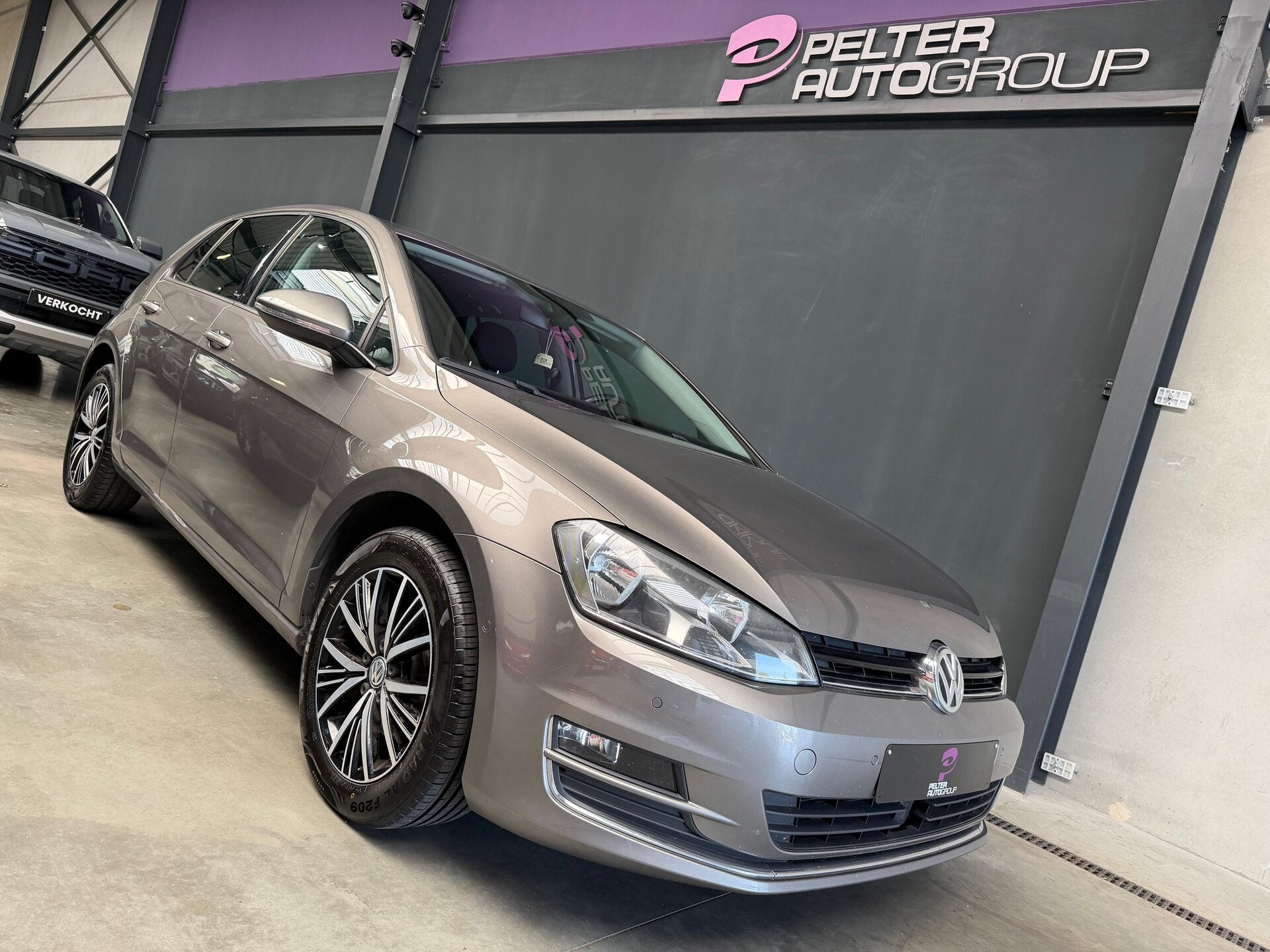 Volkswagen Golf 1.2 TSI DSG BlueMotion GPS Park Pilot DAB T, Auto's, 4 cilinders, Bruin, 0 kg, https://public.car-pass.be/vhr/9422cf07-91ed-4fe9-8c09-41accdb77c28