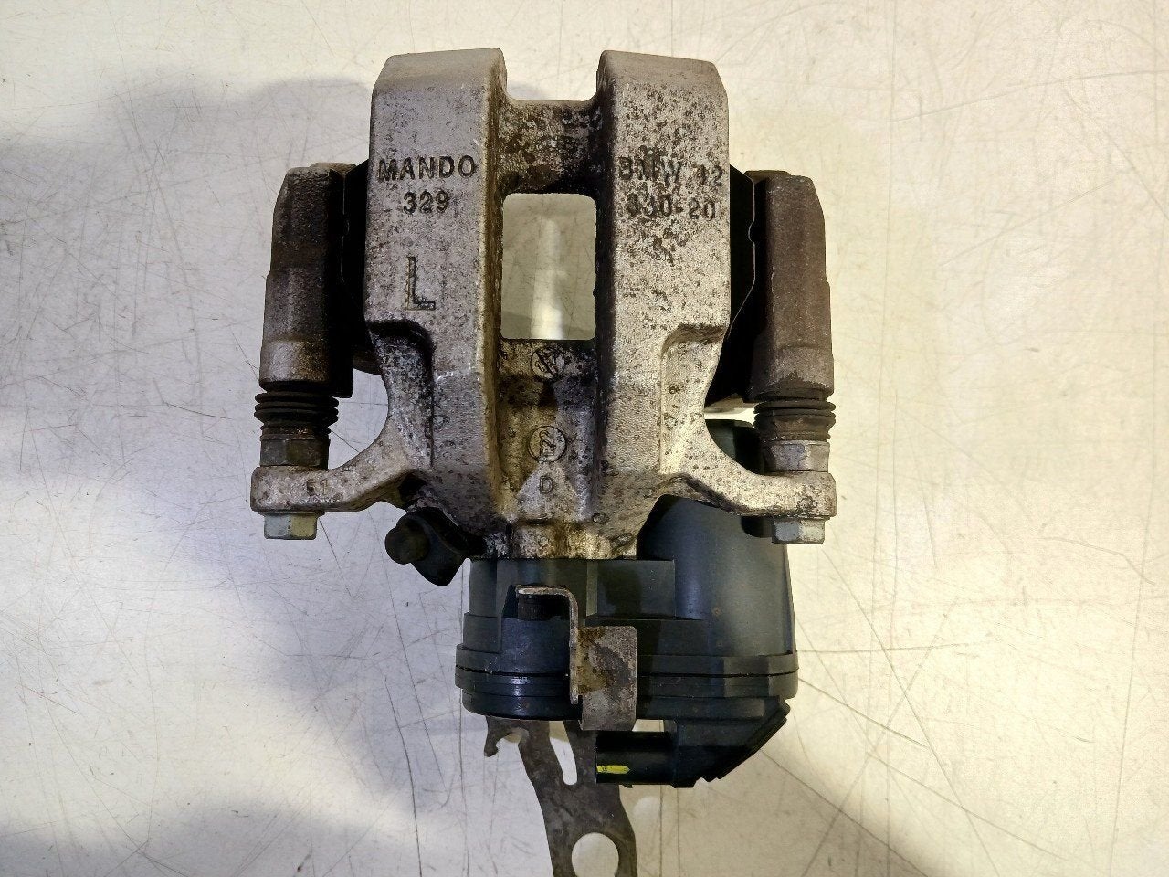 Remklauw links achter BMW 3 serie, BMW, Onderdelen@venauto.nl, Van der Ven Autorecycling B.V., Ettenseweg 76, 4706 PB Roosendaal, The Netherlands