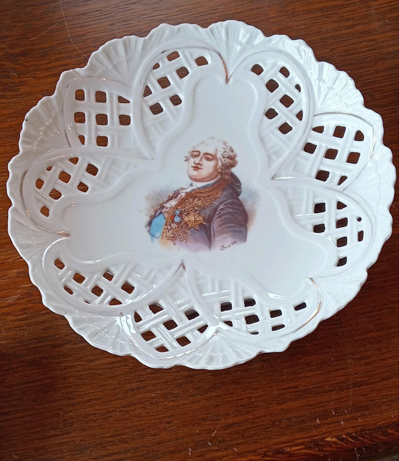 Assiettes de collection ajourées à portraits royaux, Ophalen