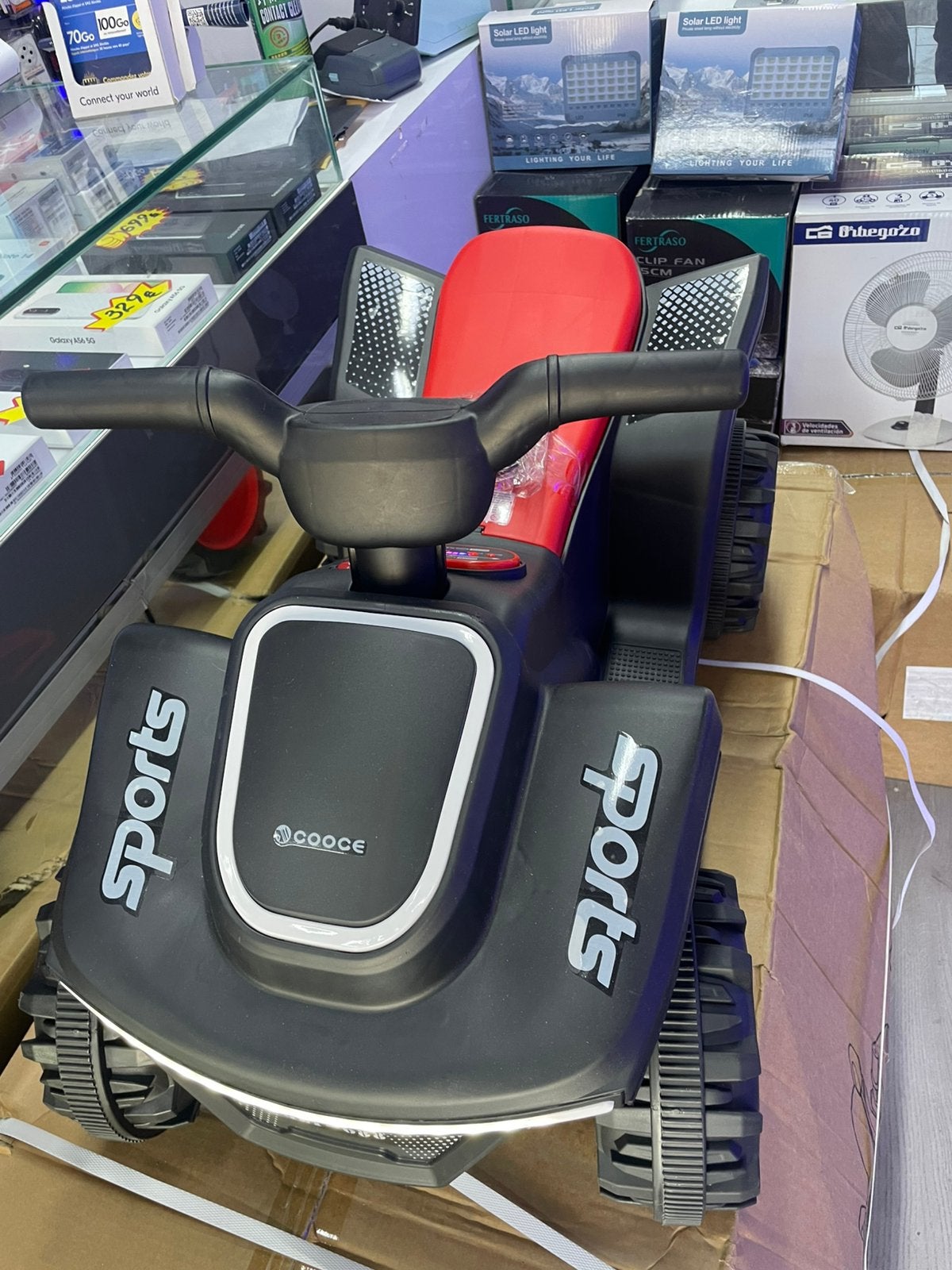 Voiture électronique sport pour les enfants prix 70€, Jardin & Terrasse, Tondeuses robotisées, Enlèvement ou Envoi, Comme neuf