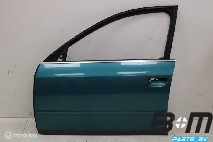 Portier linksvoor Audi A6 4B Avant 4B0831051D, Gebruikt