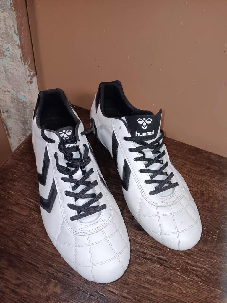 Voetbalschoenen hummel NIEUW 42,5, Sport en Fitness, Voetbal, Ophalen of Verzenden