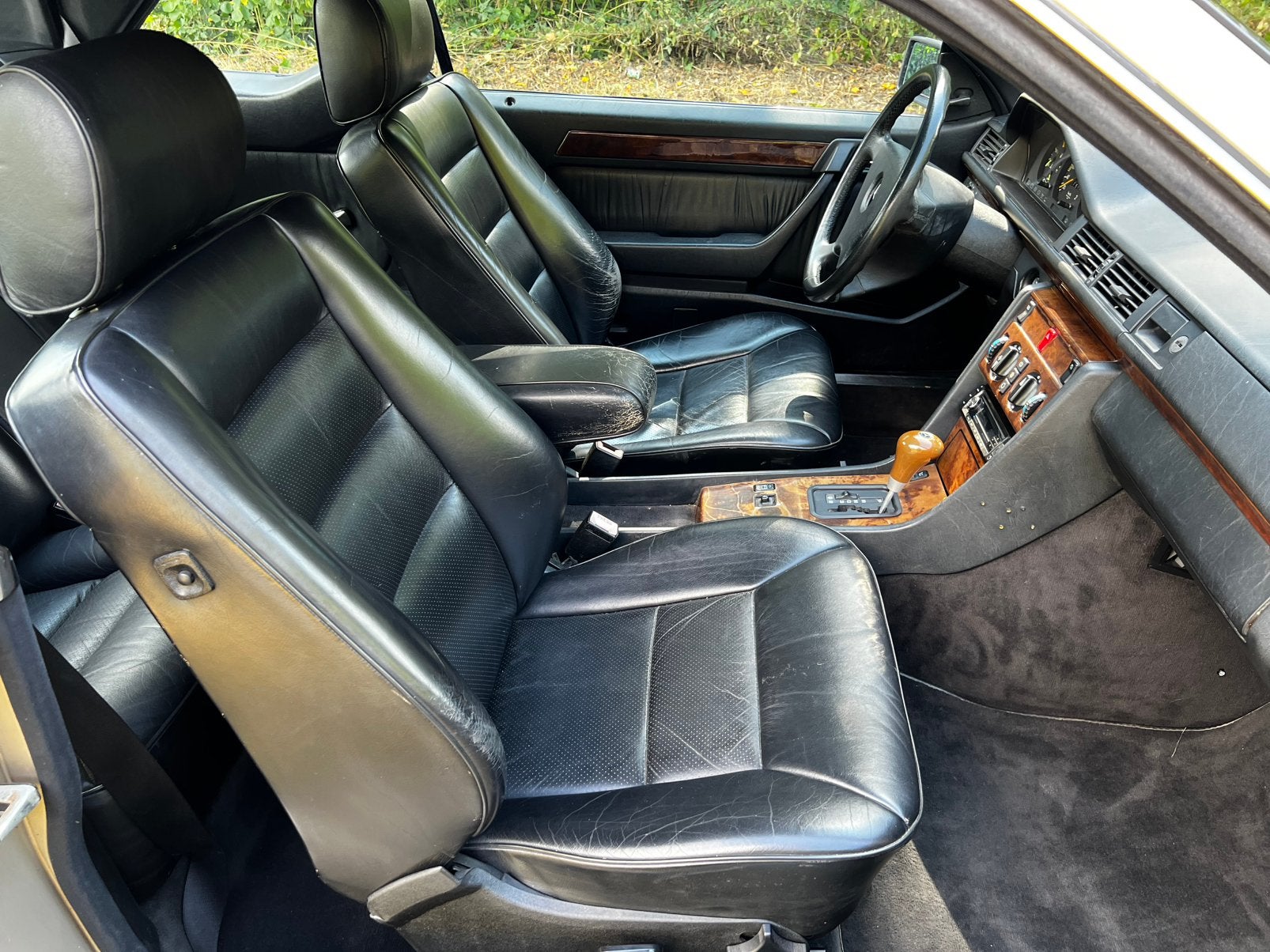 Oldtimer Mercedes W124 300CE coupé 6 cilinder automaat, foto 8