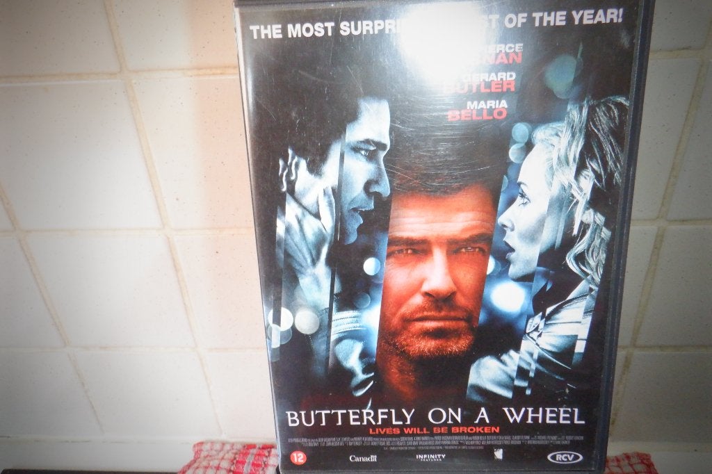 DVD Butterfly On A Wheel., CD & DVD, DVD | Thrillers & Policiers, Enlèvement ou Envoi, Anglais, Thriller d'action, À partir de 12 ans