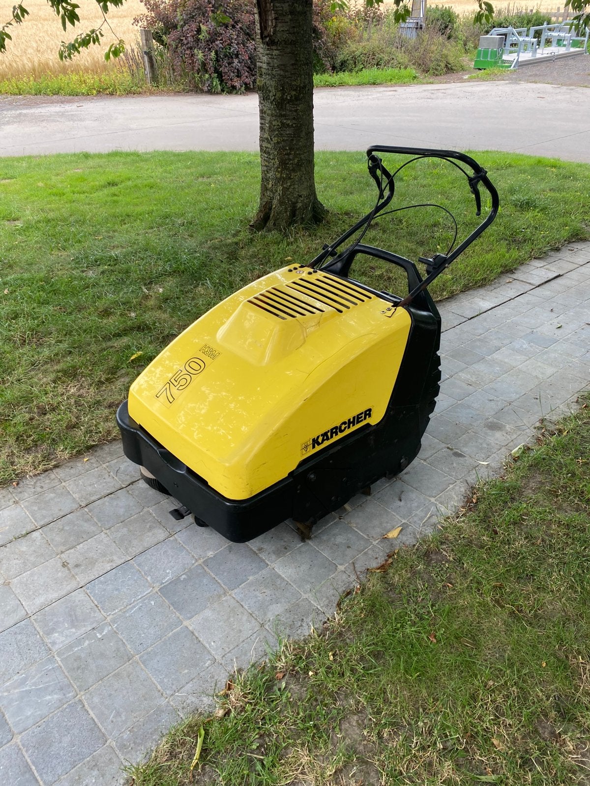 Veegmachine Karcher op Benzine, Ophalen, Zo goed als nieuw