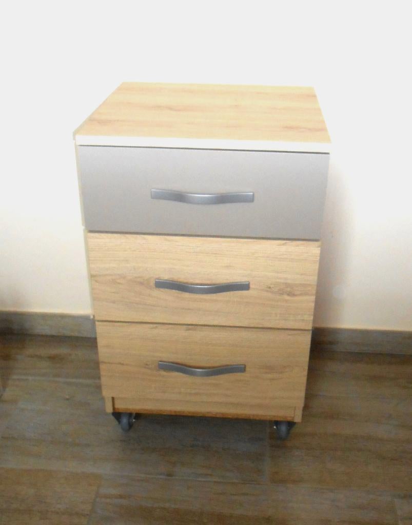 kleine kast met lichtbruine laden op wielen, Ophalen, Zo goed als nieuw