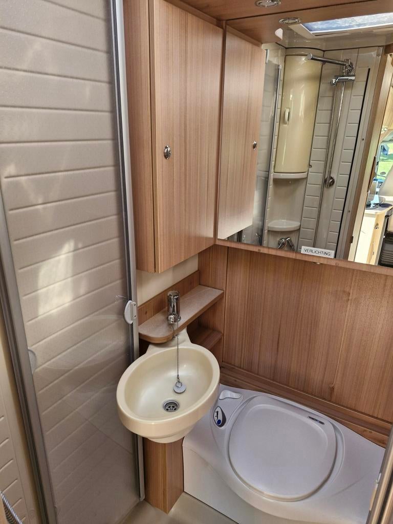 Camper Burstner Nexxo T569, Caravans en Kamperen, Stacaravans, Tot en met 2