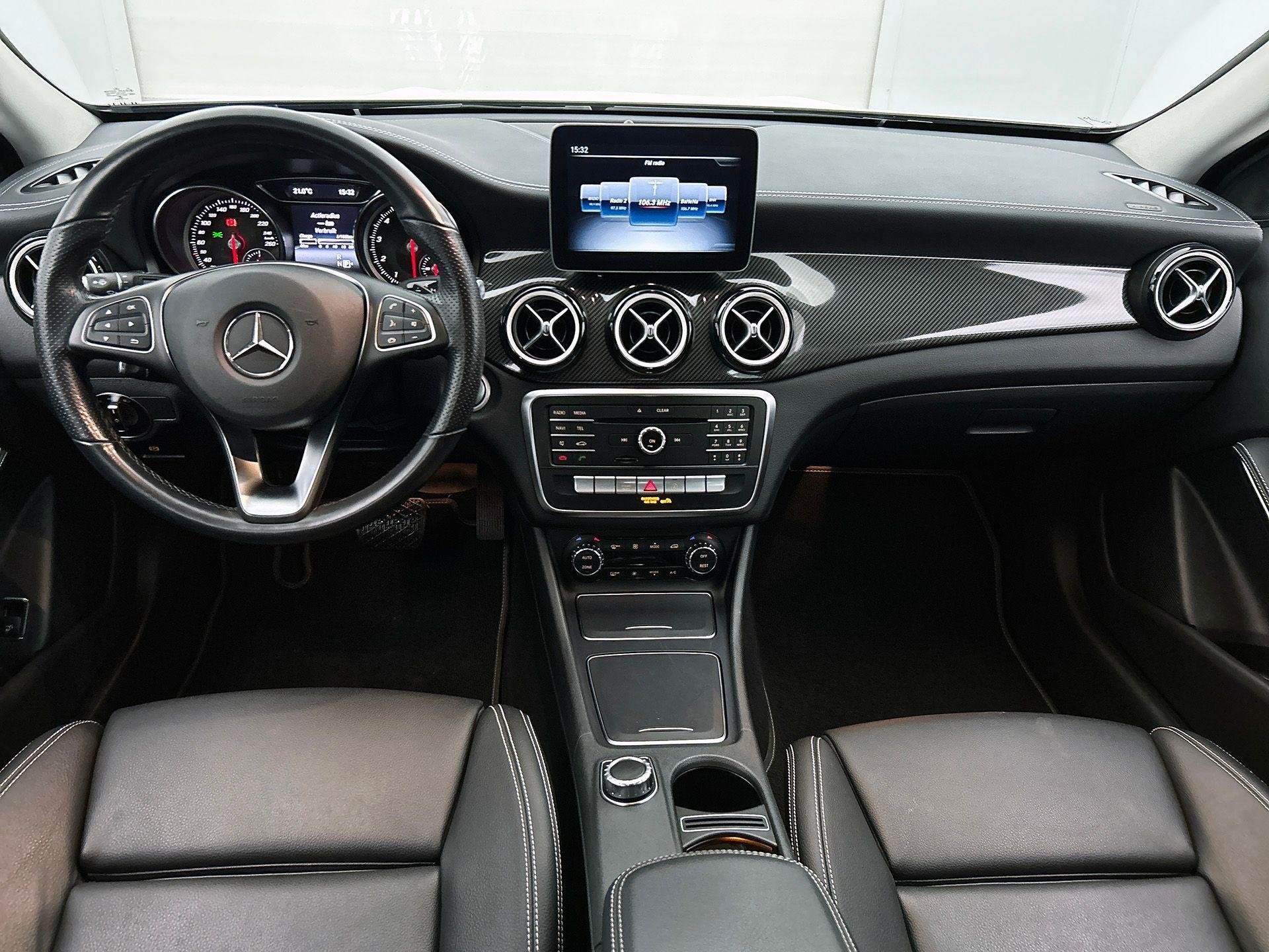 Mercedes-Benz GLA-Klasse 180 AMg Line | Memory Pack | Naviga, Auto's, Gebruikt, 4 cilinders, Automatische klimaatregeling, Wit