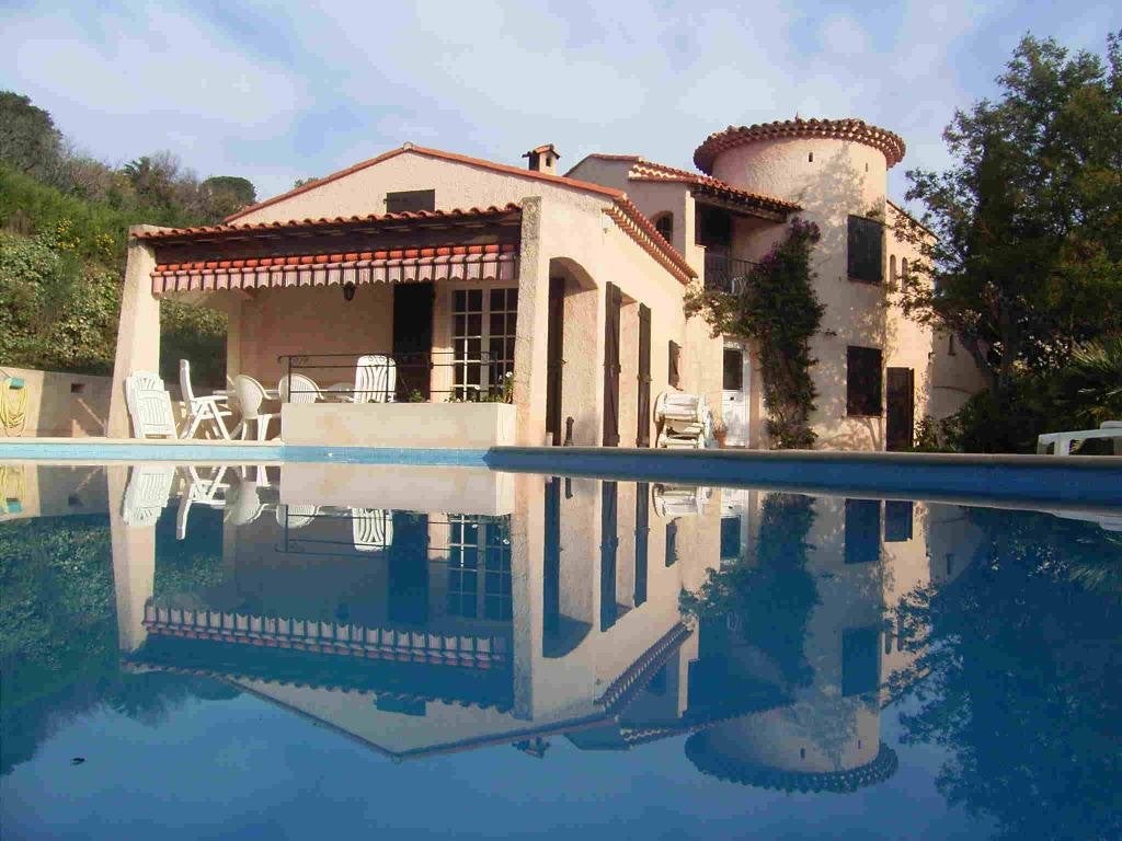 A LOUER : villa avec piscine - cote d'azur/les issambres, 4 pièces, Maison individuelle, ROQUEBRUN, 150 m²