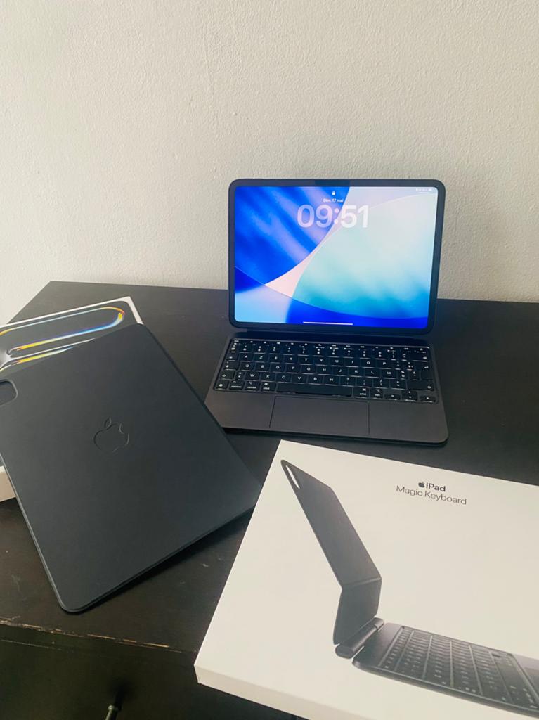 Apple Ipad pro 11“ M4 256gb+ magic Keyboard et Smart folio, Enlèvement, Comme neuf, Apple iPad