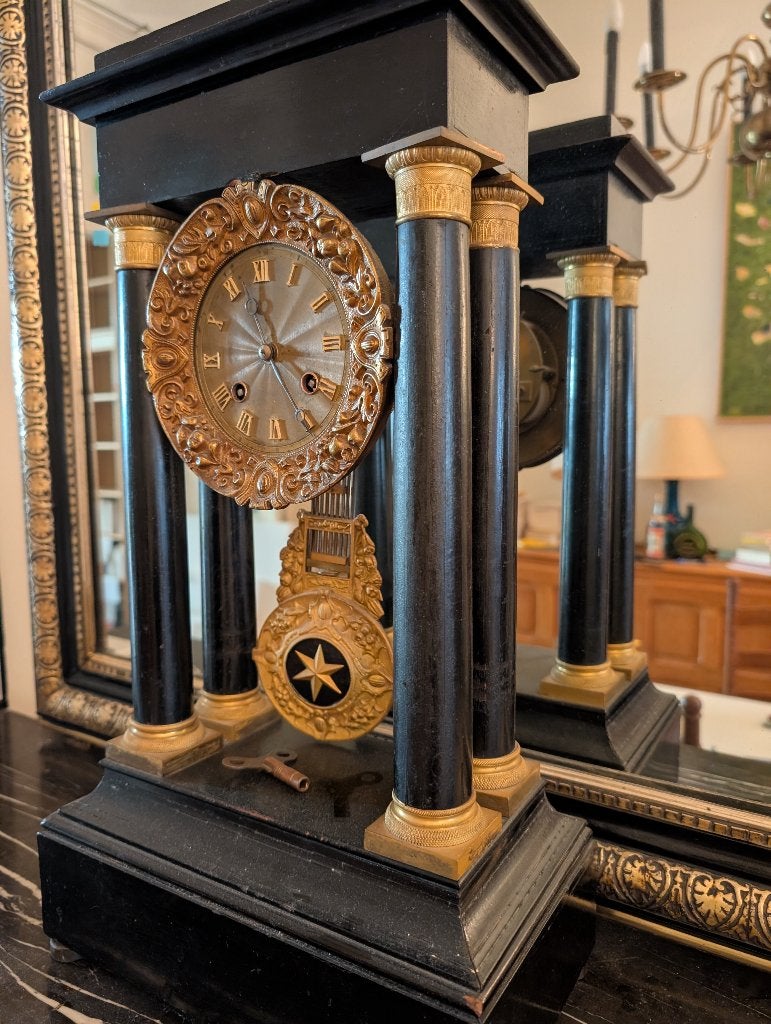 Pendule antique en bois noir, Enlèvement