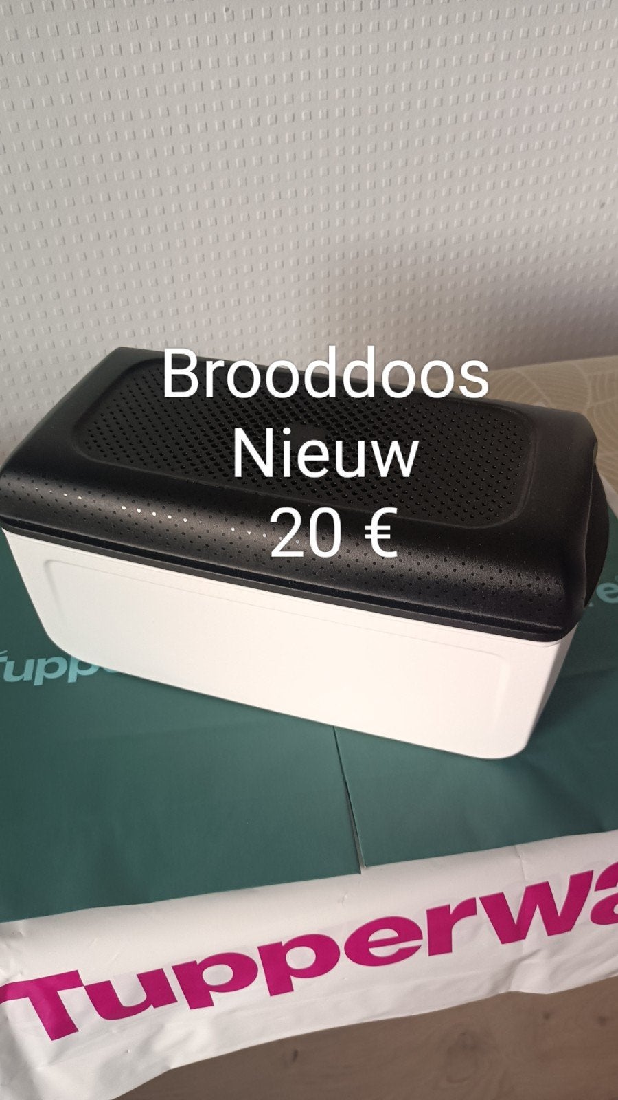 nieuwe brooddoos van Tupperware, Ophalen
