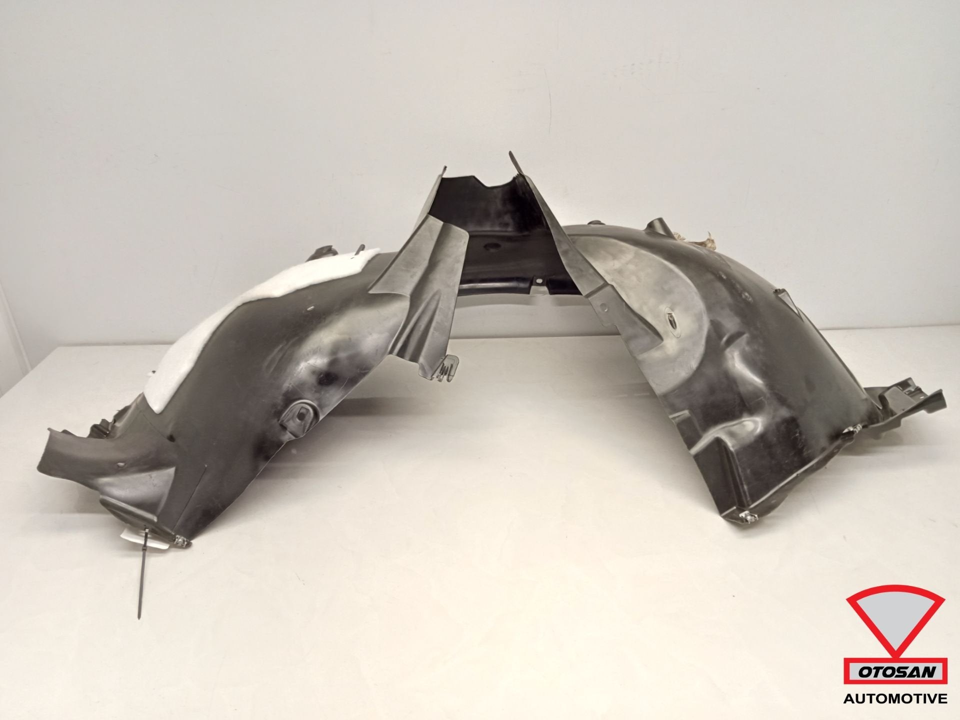 Garde-boue avant gauche pour Peugeot 5008 II, Taurusavenue 1
2132 LS  Hoofddorp, NL, Contact.group@renault.com, Stellantis N.V.