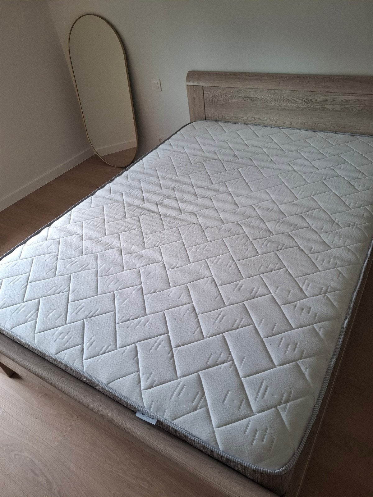 matras Ted Lapidus 140 op 200m, Enlèvement, Matelas
