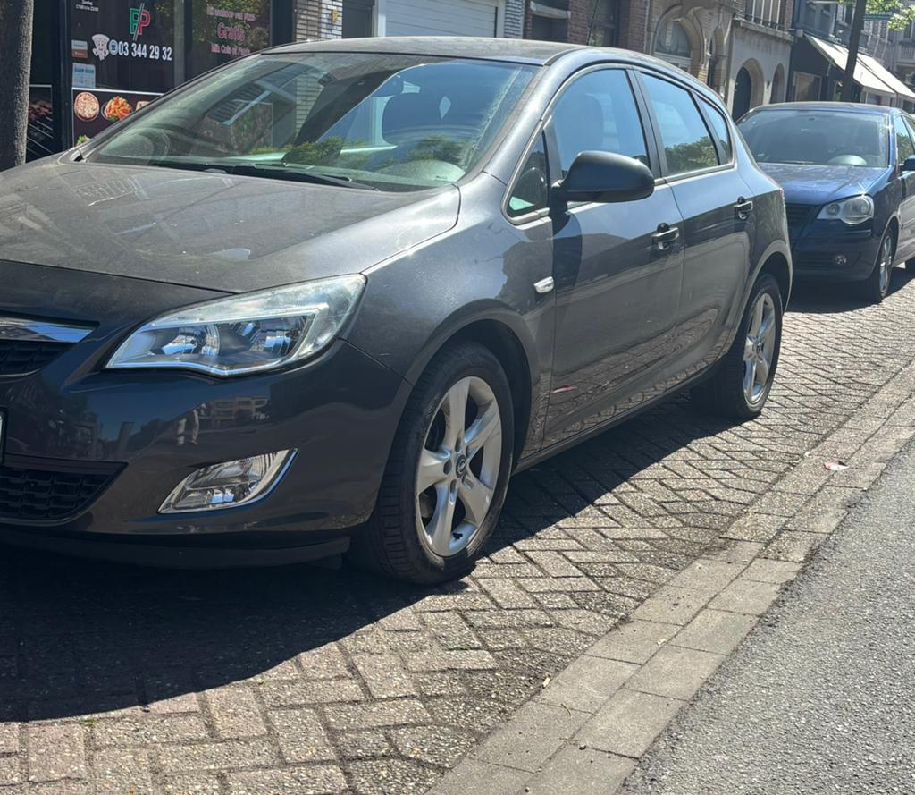 Opel Astra turbo1.6 benzine 1850€, Autos, Euro 5, Achat, Entreprise, Boîte manuelle