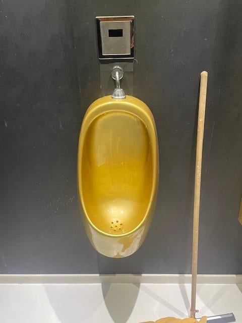 urinoir sanitaire doré, Bricolage & Construction, Sanitaire, Neuf, Toilettes, Inox, Enlèvement