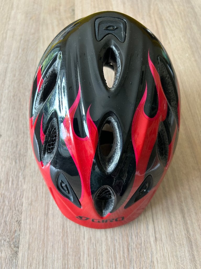 Sportieve Giro fietshelm met vlammenmotief voor kinderen, Fietsen en Brommers, Fietsaccessoires | Fietshelmen, Ophalen, Gebruikt