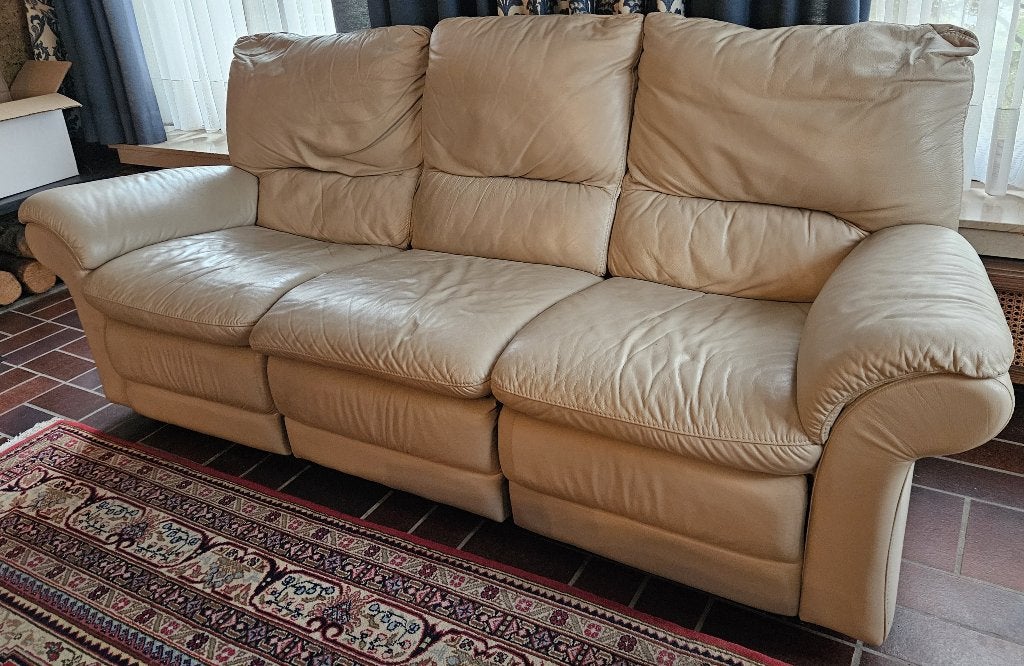 Siège trois places en cuir beige, Maison & Meubles, Canapés | Salons, 200 à 250 cm, Banc droit, Enlèvement, Utilisé
