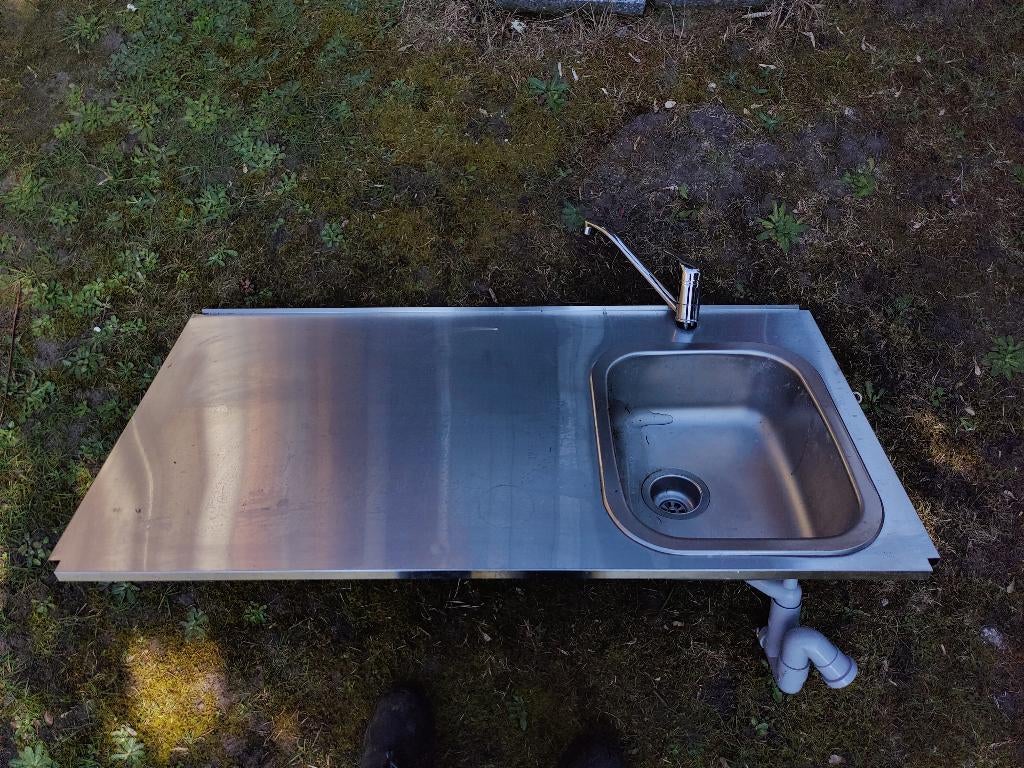 Aluminium lavabo met kraan 100€, Enlèvement, Comme neuf, Inox, Robinet