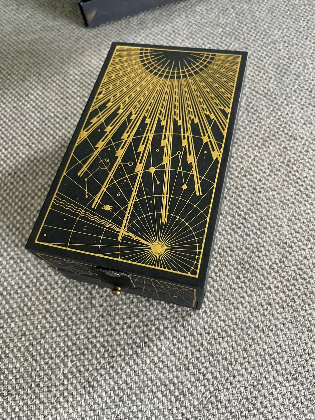 Tomorrowland box + bandje, Enlèvement