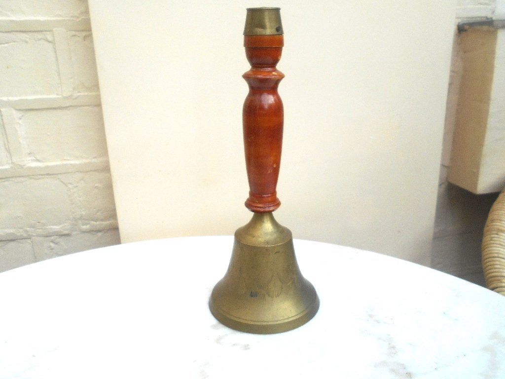 ancienne cloche de table en laiton gravé manche bois tourné, Enlèvement ou Envoi, Bronze