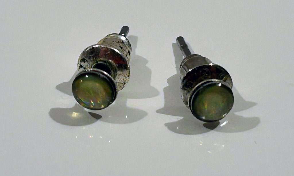 Zilverkleurig oorknopje, Bijoux, Sacs & Beauté, Enlèvement ou Envoi, Utilisé, Argent, Puces ou Clous